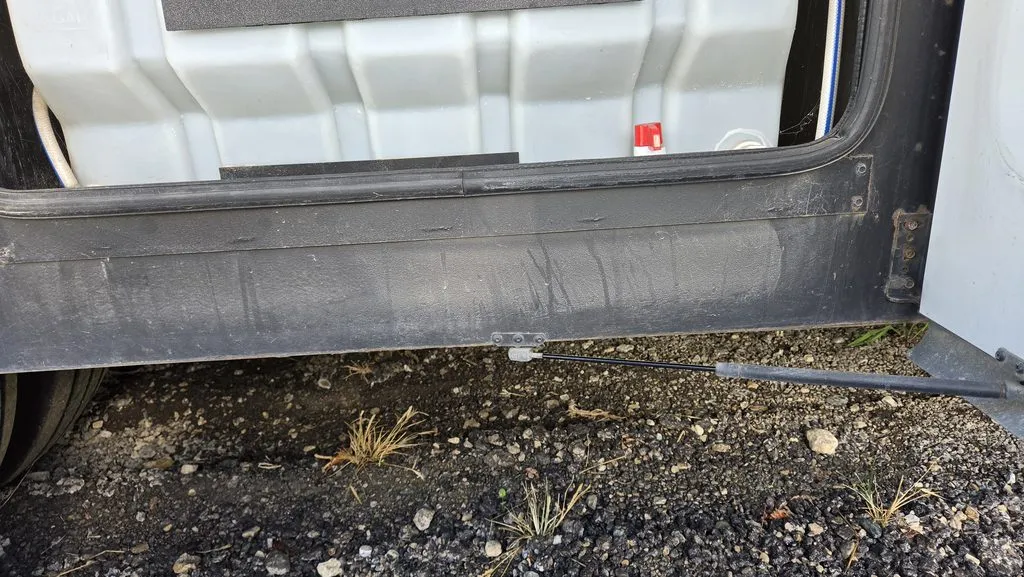 RV fresh water tank in Thor Challenger motorhome